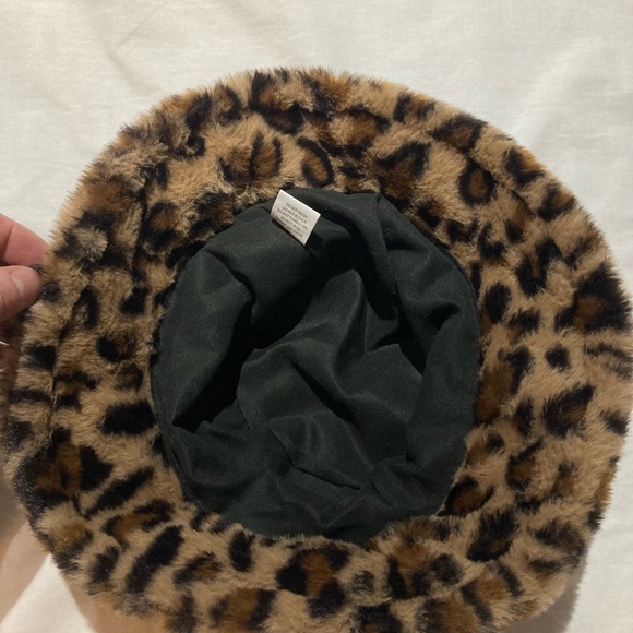 Ed Hardy Faux Fur Leopard Print Charm Bucket Hat! Women’s one size, NWOT! - Picture 6 of 7